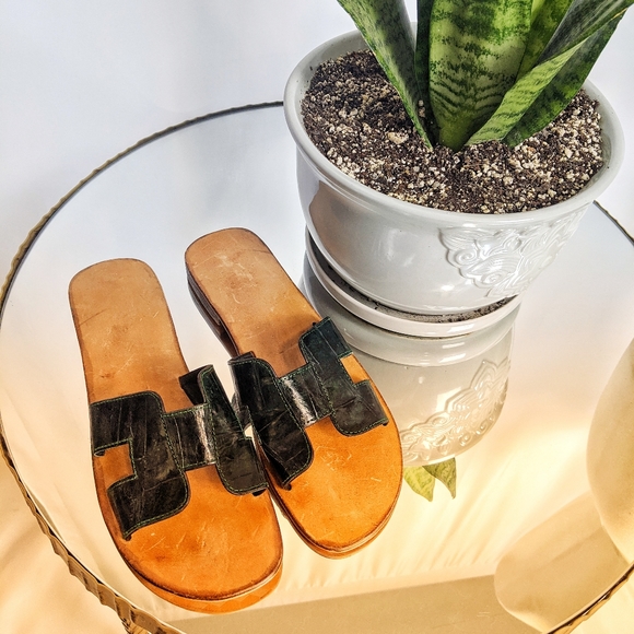 Shoes - Dark Green "H" Leather Sandals Slides Size 37/7